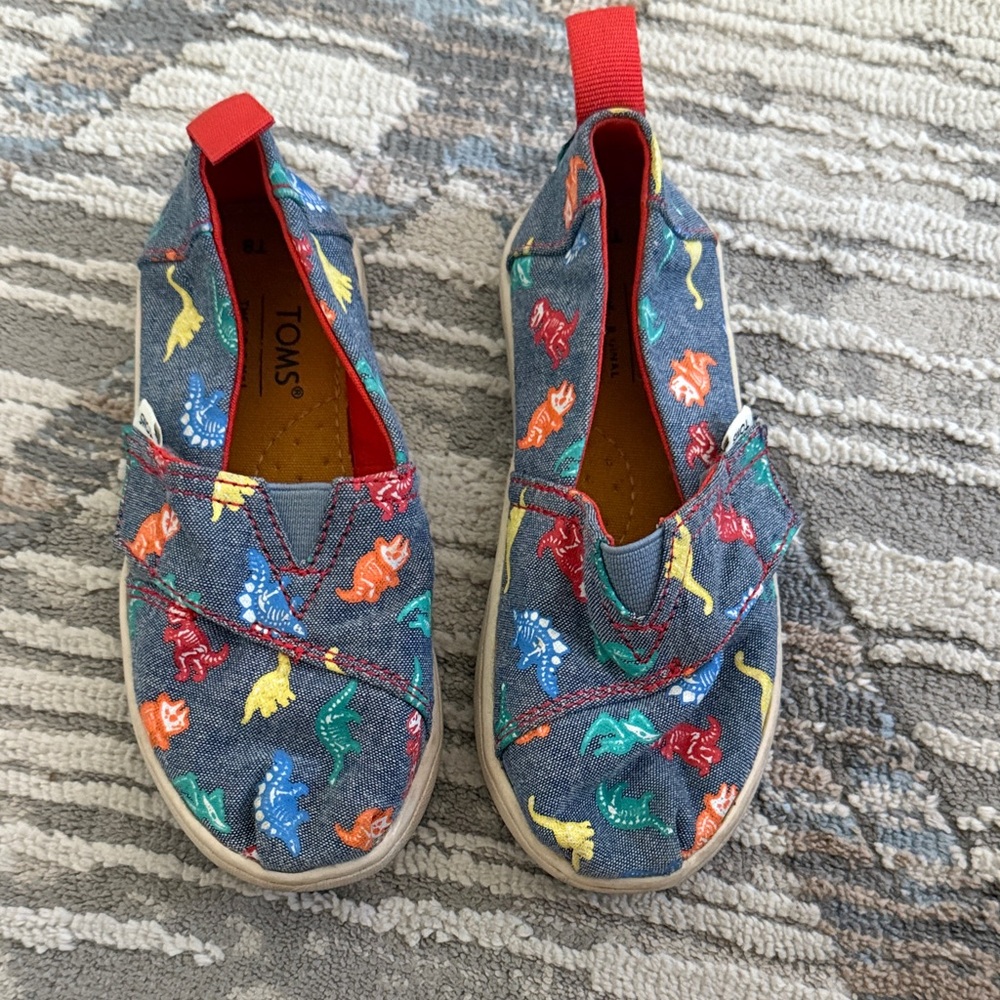 Toms • alpargata dino slip on shoe